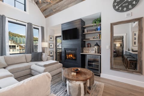 Condo, 2 Bedrooms | Living area