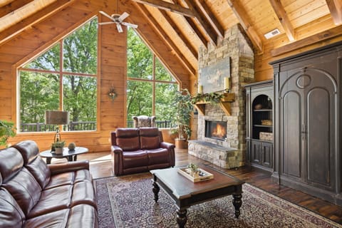 House, 4 Bedrooms | Living area | Smart TV