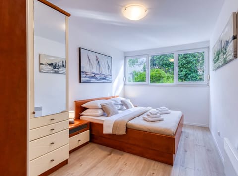 Apartment (OneBedroom Apartment with parking) | 1 bedroom, cribs/infant beds