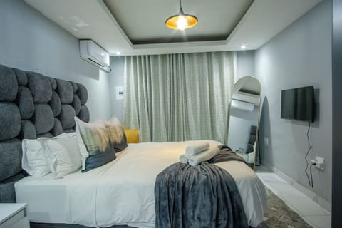 Comfort Studio Suite | In-room safe, desk, laptop workspace, WiFi (free)