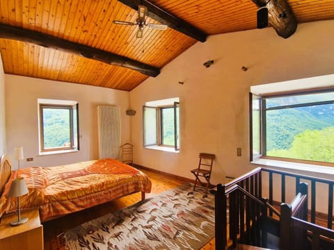 Authentic Tuscany Stay with Epic Views & Space for All House in Emilia-Romagna