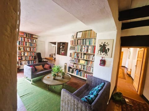 Authentic Tuscany Stay with Epic Views & Space for All House in Emilia-Romagna