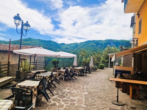 Authentic Tuscany Stay with Epic Views & Space for All House in Emilia-Romagna