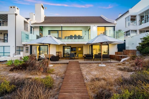 House (6 Bedrooms) | Interior