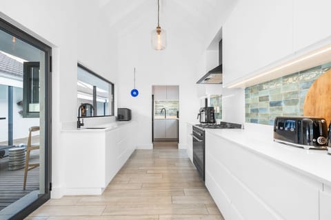 House (6 Bedrooms) | Interior