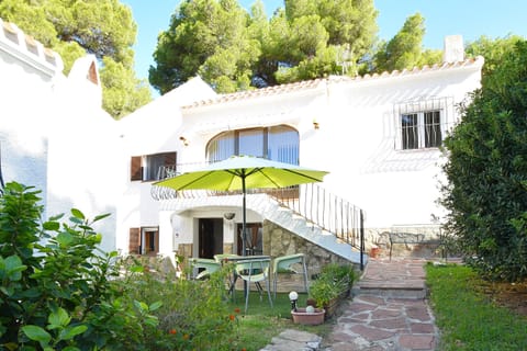 Ground floor apartment in Jávea with pool,  family Costa Blanca stay, ideal for a family with children, in a green environment and within walking distance to the beach.
