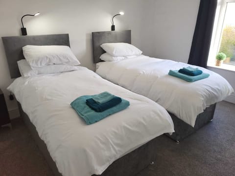 Modernised 3 bedroom 2 bathroom home ideal for business or pleasure House in Wales