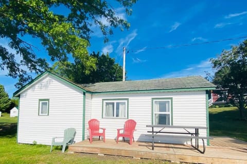 Rustic fishing cabin for rent on Moira lake - two bedroom