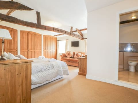 3 bedrooms, individually decorated, individually furnished, free WiFi