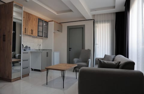 Suite, Balcony, Sea View | Living area