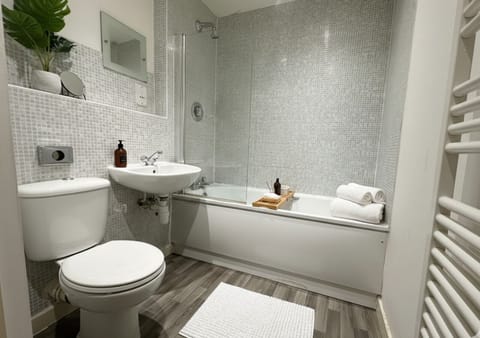 West Two 2-Bed High Floor with City Views Apartment in Birmingham