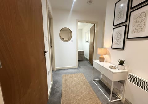 West Two 2-Bed High Floor with City Views Apartment in Birmingham