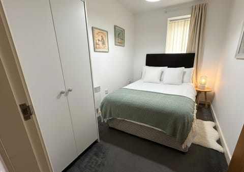 West Two 2-Bed High Floor with City Views Apartment in Birmingham