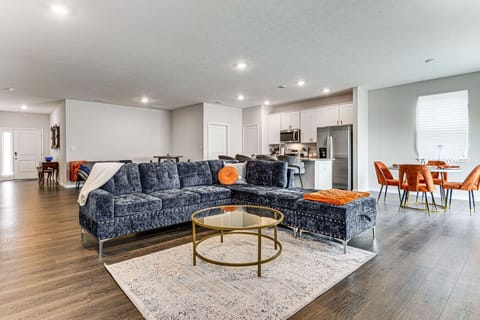 Living Room | Sectional Seating | Open Kitchen Connection