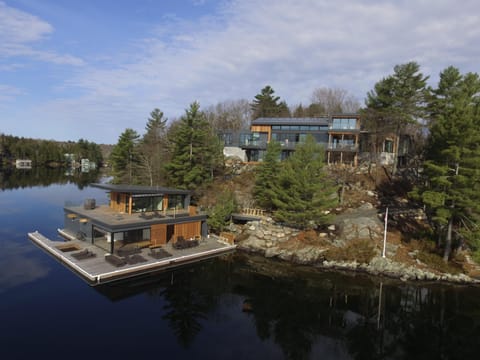 Lakeside retreat with private dock and panoramic views