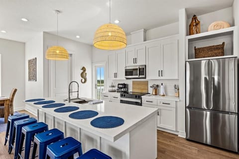 Spacious kitchen island with seating for the whole crew