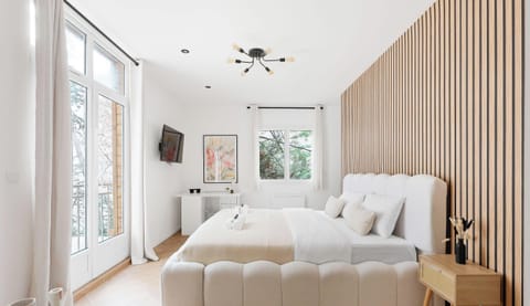 Chambre cosy et élégante, pensée pour un séjour tout confort.