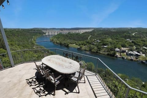 4BR Waterfront Villa with Water Access and Dock Villa in Lake Austin