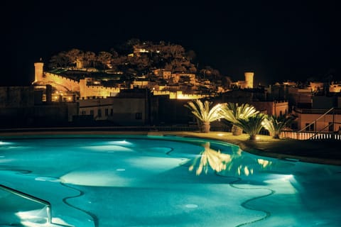Seasonal outdoor pool, open 10:00 AM to 8:00 PM, sun loungers