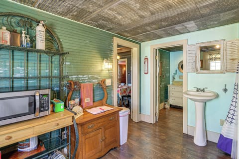 Full Bathroom | Main Level