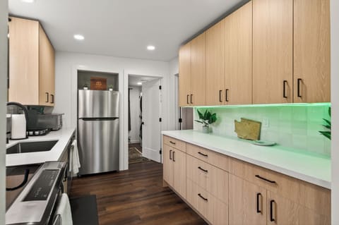 Emerald City Jungle Oasis – 10 Min to Downtown Seattle House in Burien