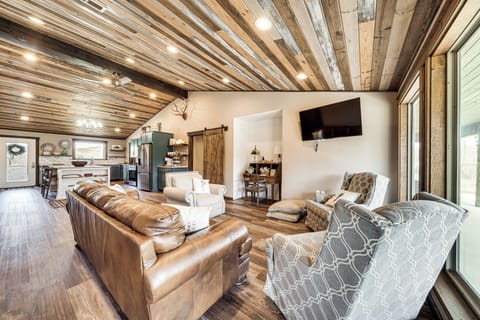 Living Room | Open Interior | Desk | Central Heating & A/C