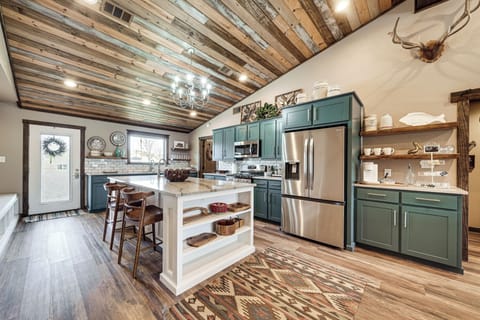 Gillham Vacation Rental | 3BR | 2BA | 1,650 Sq Ft