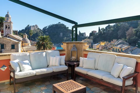 Apartment, 2 Bedrooms, Terrace, Sea View | Living area | 32-inch flat-screen TV with cable channels
