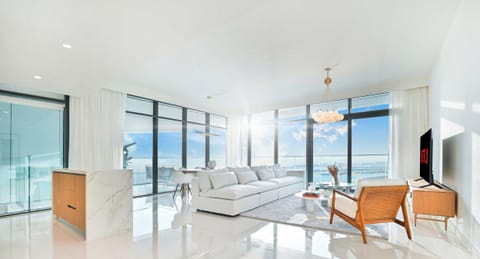 Apartment | Living area | Flat-screen TV