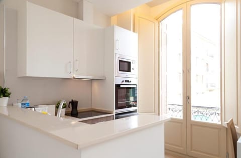 Studio, Balcony | Private kitchen | Highchair