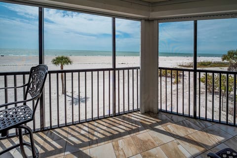 Hello Sunshine!  Gorgeous Panoramic View of the Gulf from your Screened In Lanai