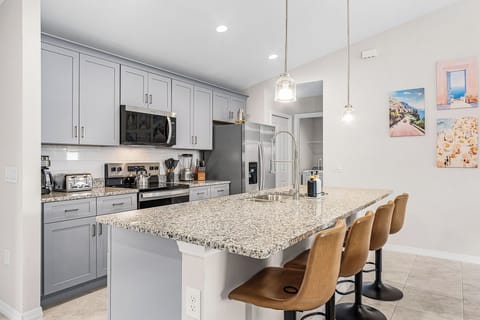 House (4 Bedrooms) | Interior