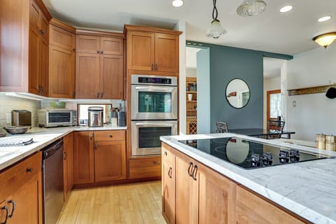 House (5 Bedrooms) | Interior