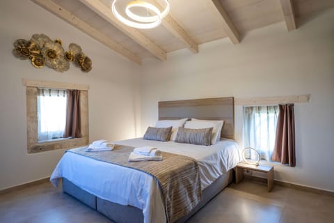 House | 2 bedrooms, desk