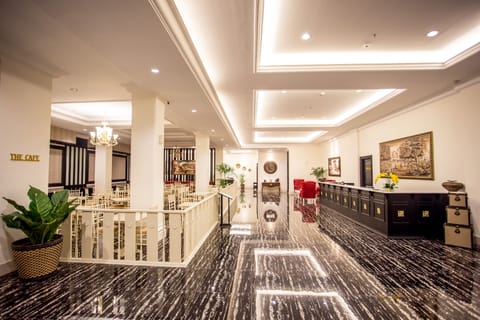 Lobby lounge