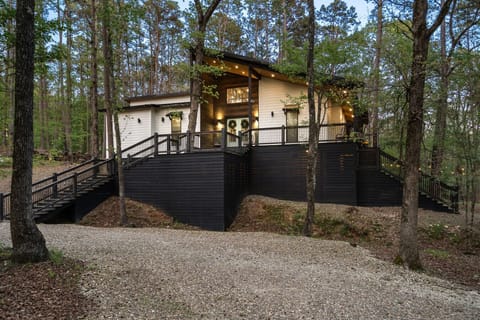 Home Exterior | Stairs & Elevated Deck Area