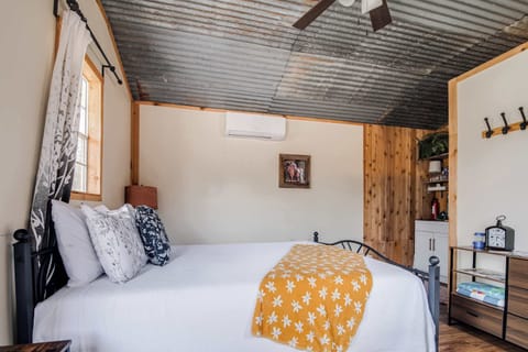 Hill Country Cabin 2 Cabin in Canyon Lake