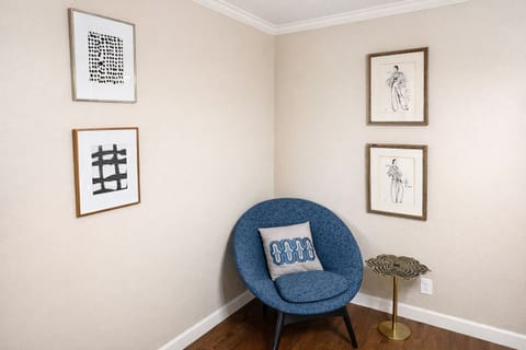 Boerne Modernist: 12.5-Acre Retreat & Exec Cabin Farm Stay in Rio Grande