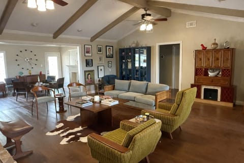 Boerne Modernist: 12.5-Acre Retreat & Exec Cabin Farm Stay in Rio Grande