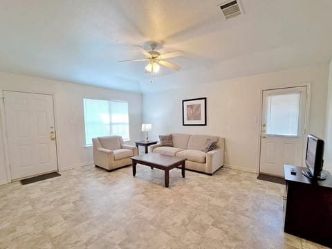 Peaceful 3-Bedroom Townhome with 1 Car Garage in Harker Heights House in Harker Heights