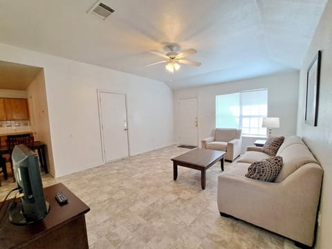 Peaceful 3-Bedroom Townhome with 1 Car Garage in Harker Heights House in Harker Heights