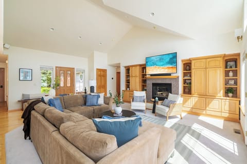 Lakefront, Walk to Shops & Wineries, Wapato Point House in Manson