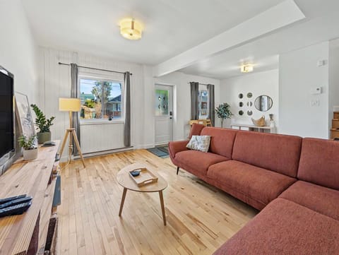 Sleek and cozy living room with a leather sofa, perfect for relaxing.