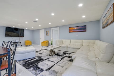 Holiday Vacation Rental | 4BR | 2BA | 1,443 Sq Ft | 1 Step to Enter