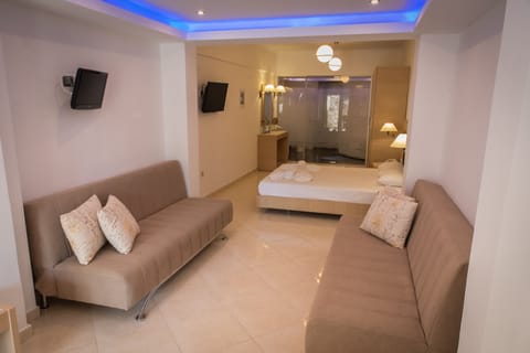 Family Quadruple Room | Soundproofing, iron/ironing board, bed sheets