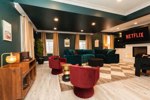 Downtown energy. Lounge-level comfort.