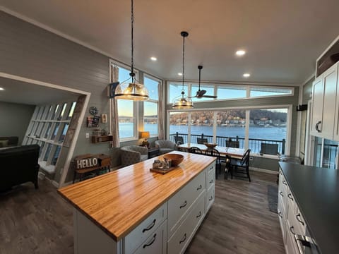 House, Multiple Beds, Patio (Lucky Duck) | Private kitchen