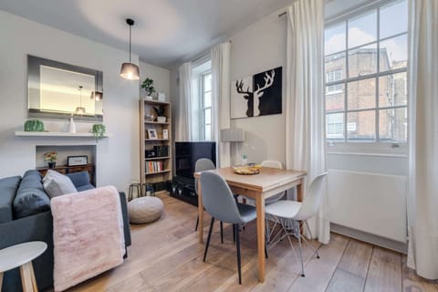 Apartment, 1 Double Bed with Sofa bed, Kitchen, City View (Goodge Place 24, 1) | Living area