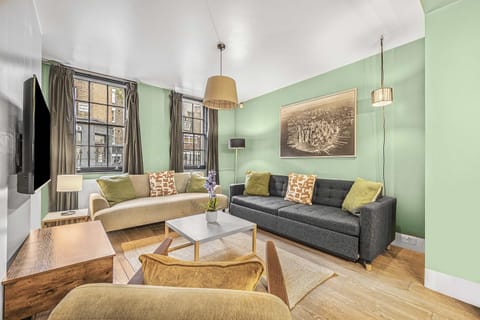 Apartment, Multiple Beds, Kitchen, City View (Goodge Pl Basement) | Living area