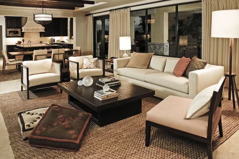 Gather in the airy living room for relaxed evenings together.